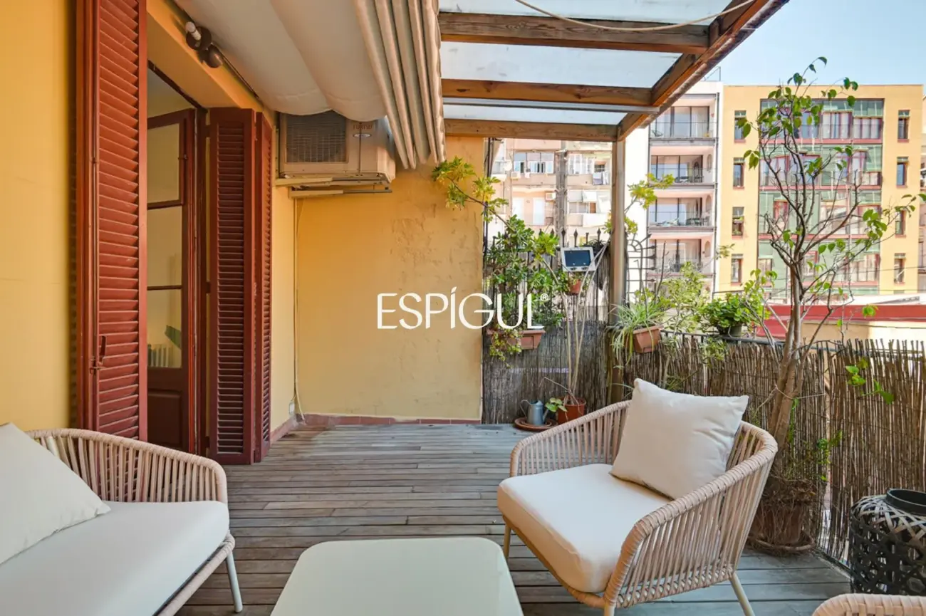 Exclusivo piso con terraza privada en Eixample – Sant Antoni