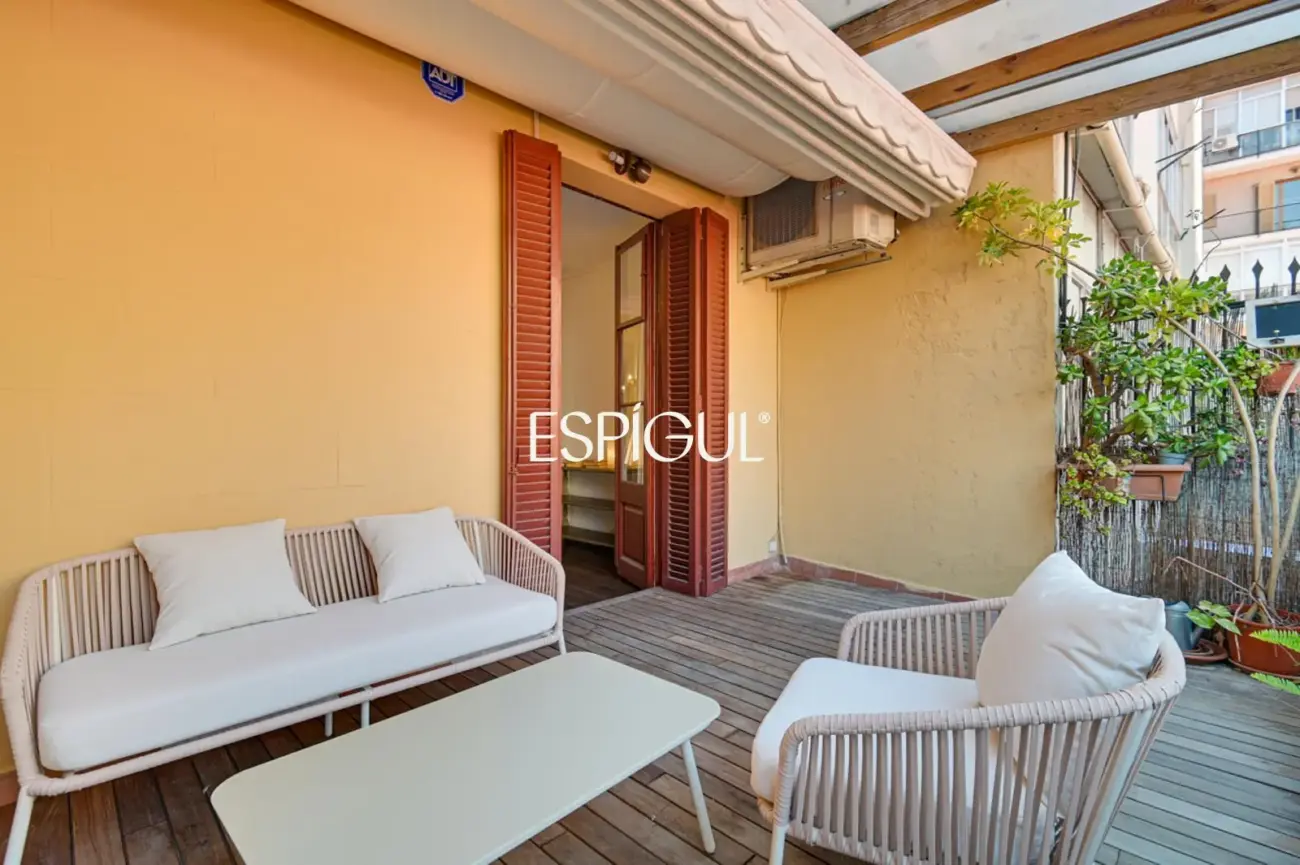 Exclusivo piso con terraza privada en Eixample – Sant Antoni