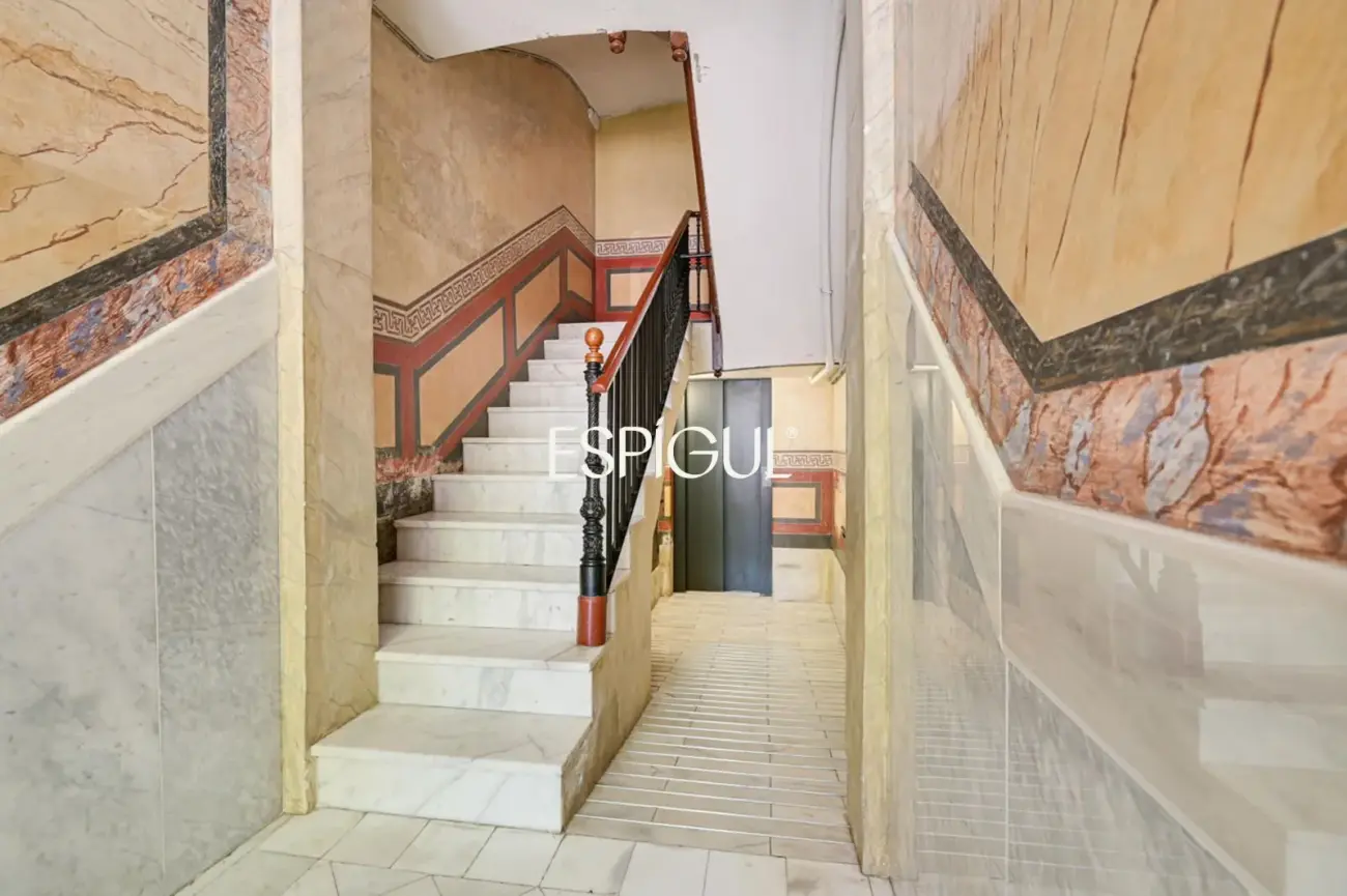 Exclusivo piso con terraza privada en Eixample – Sant Antoni