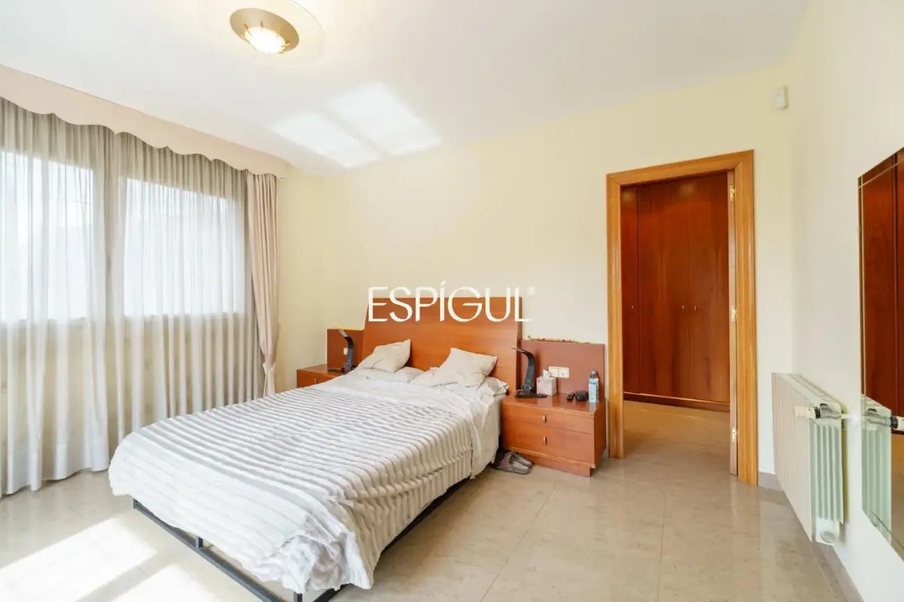 Gran casa unifamiliar con amplia parcela, piscina privada  y mucha tranquilidad en Vallromanes