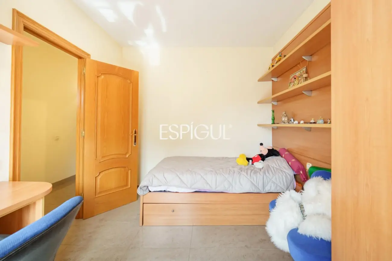 Gran casa unifamiliar con amplia parcela, piscina privada  y mucha tranquilidad en Vallromanes