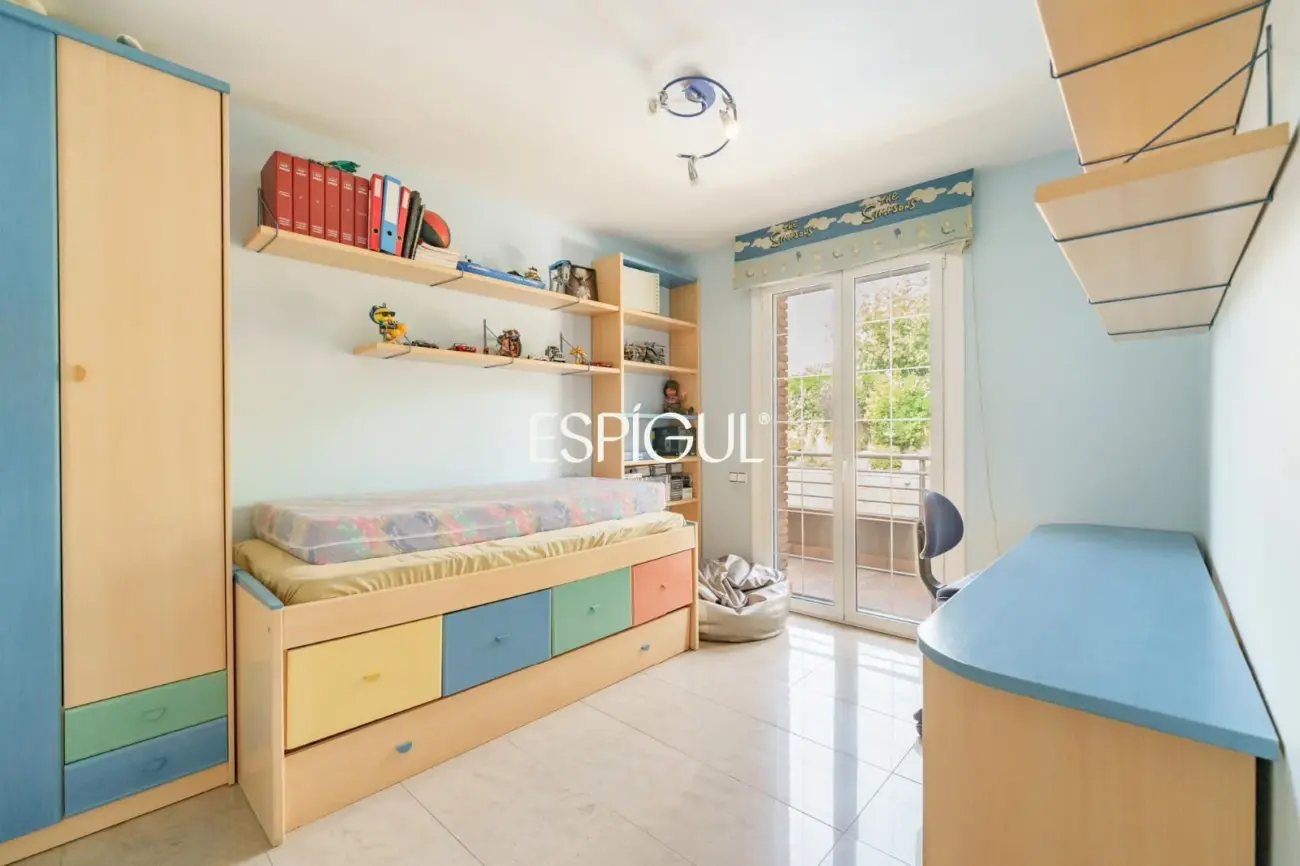 Gran casa unifamiliar con amplia parcela, piscina privada  y mucha tranquilidad en Vallromanes