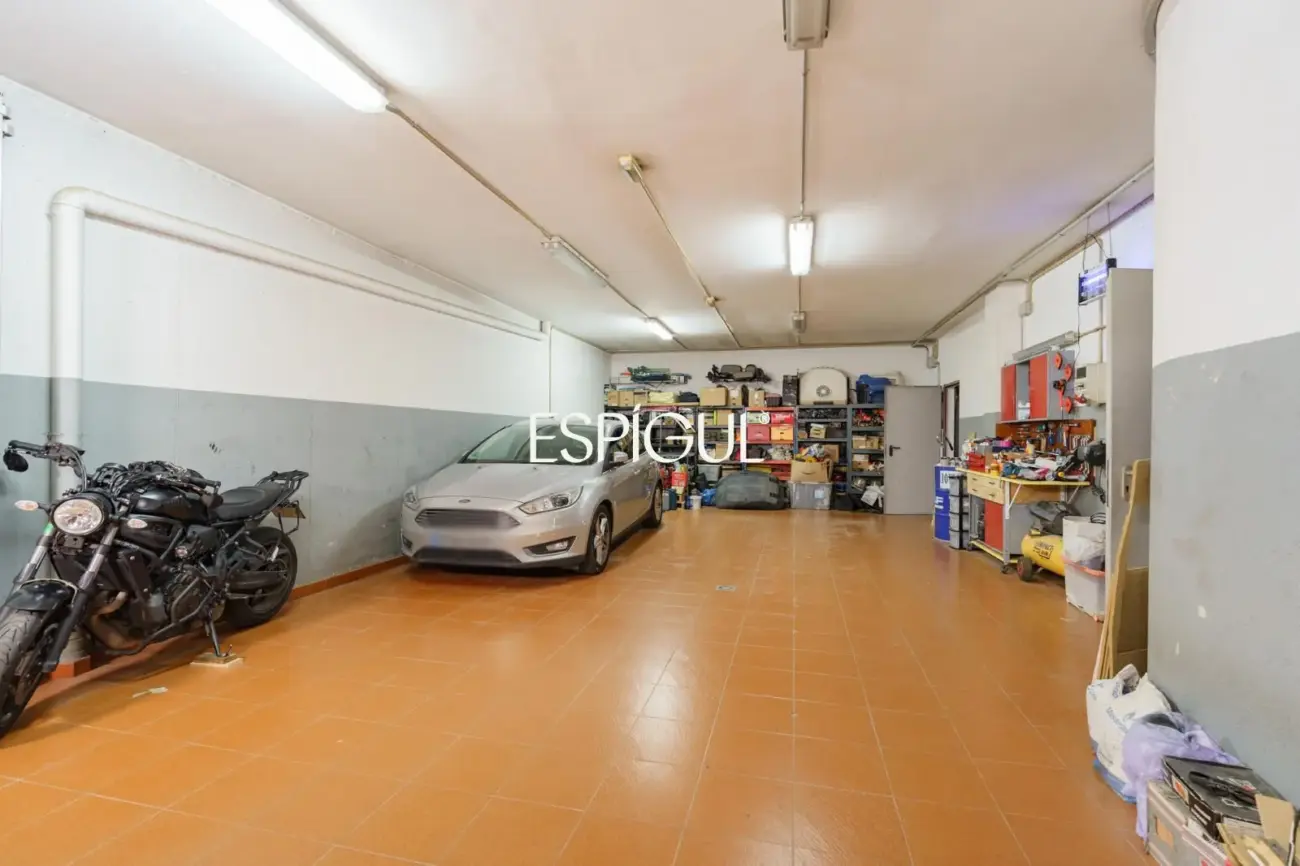 Gran casa unifamiliar con amplia parcela, piscina privada  y mucha tranquilidad en Vallromanes