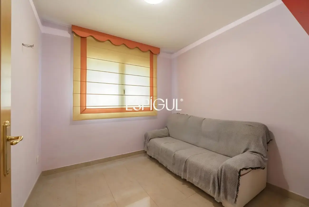 Gran casa unifamiliar con amplia parcela, piscina privada  y mucha tranquilidad en Vallromanes