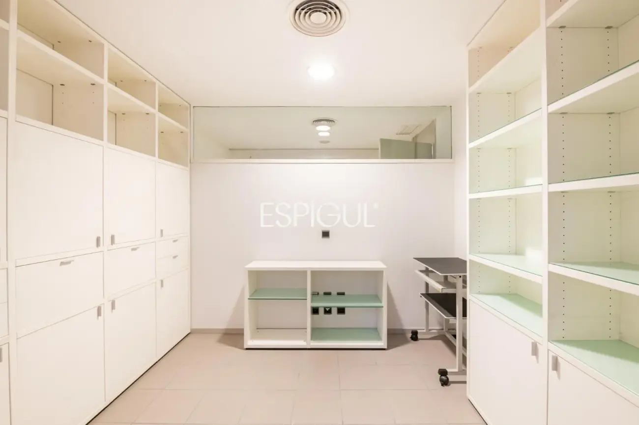 Local amueblado en venta en Les Tres Torres