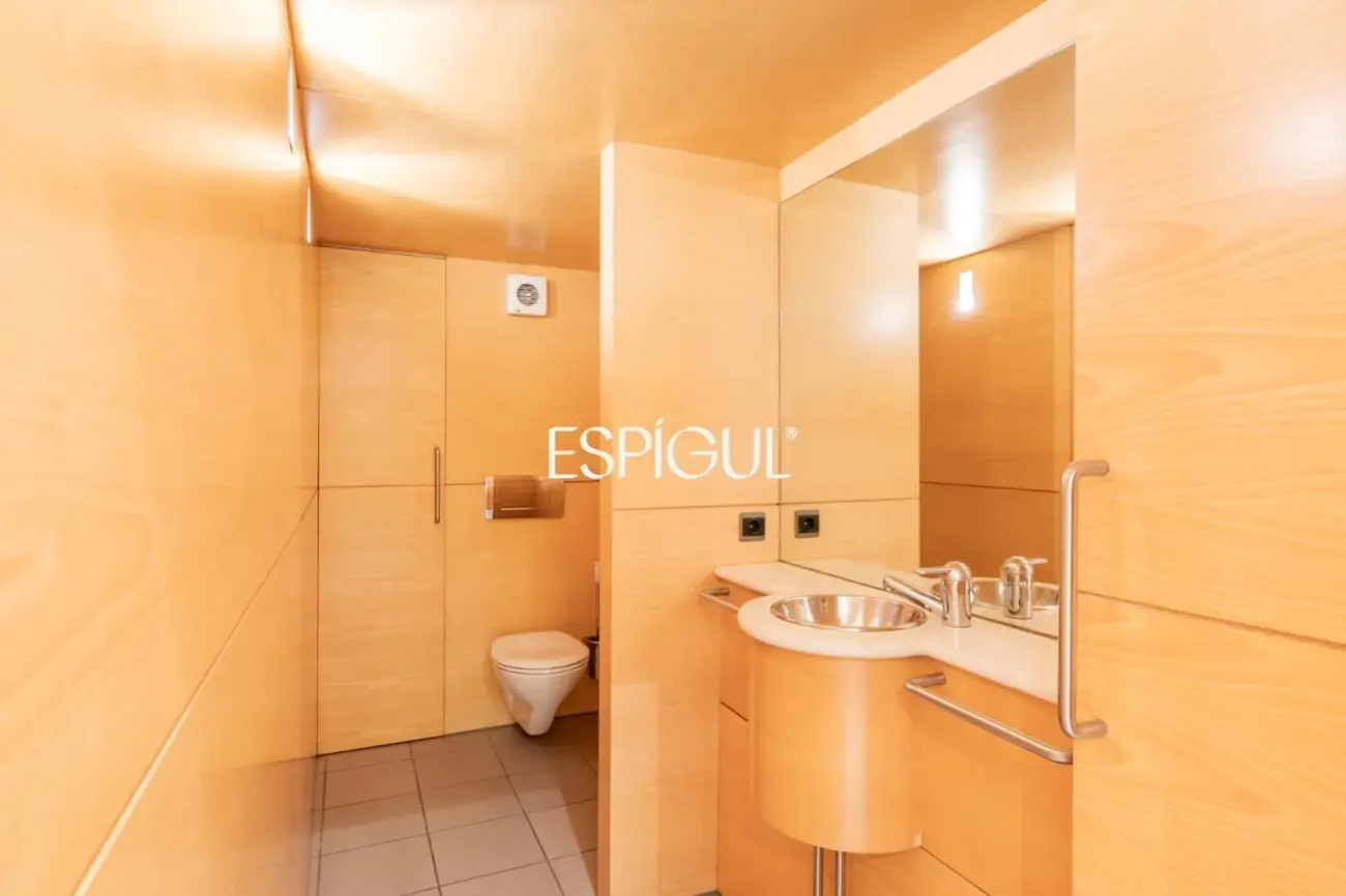 Local amueblado en venta en Les Tres Torres