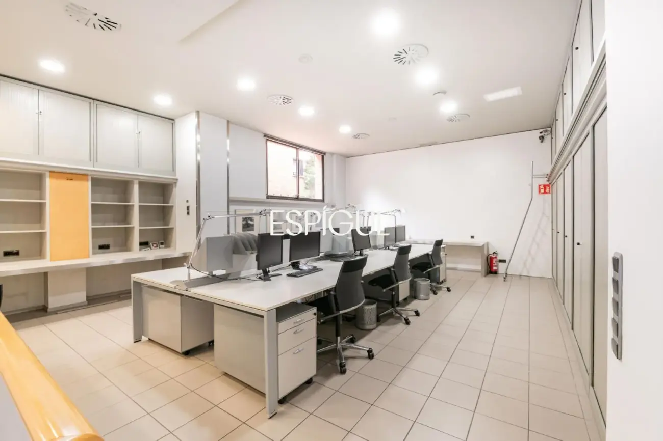 Local amueblado en venta en Les Tres Torres