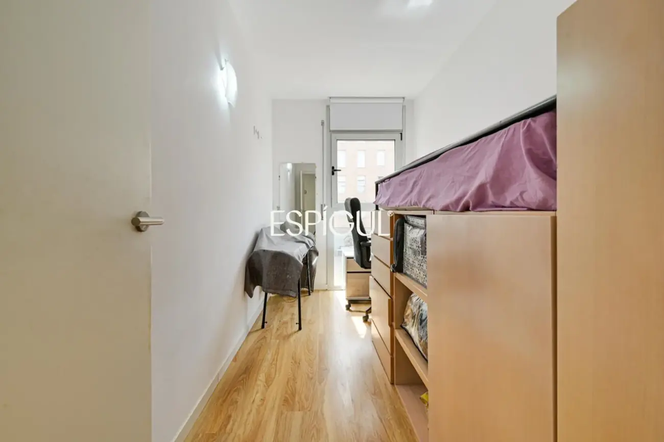 Piso alquilado de tres habitaciones