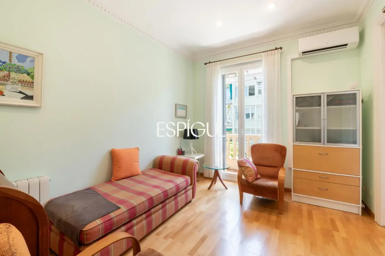 Piso alto y luminoso en finca regia de l’Antiga Esquerra de l’ Eixample