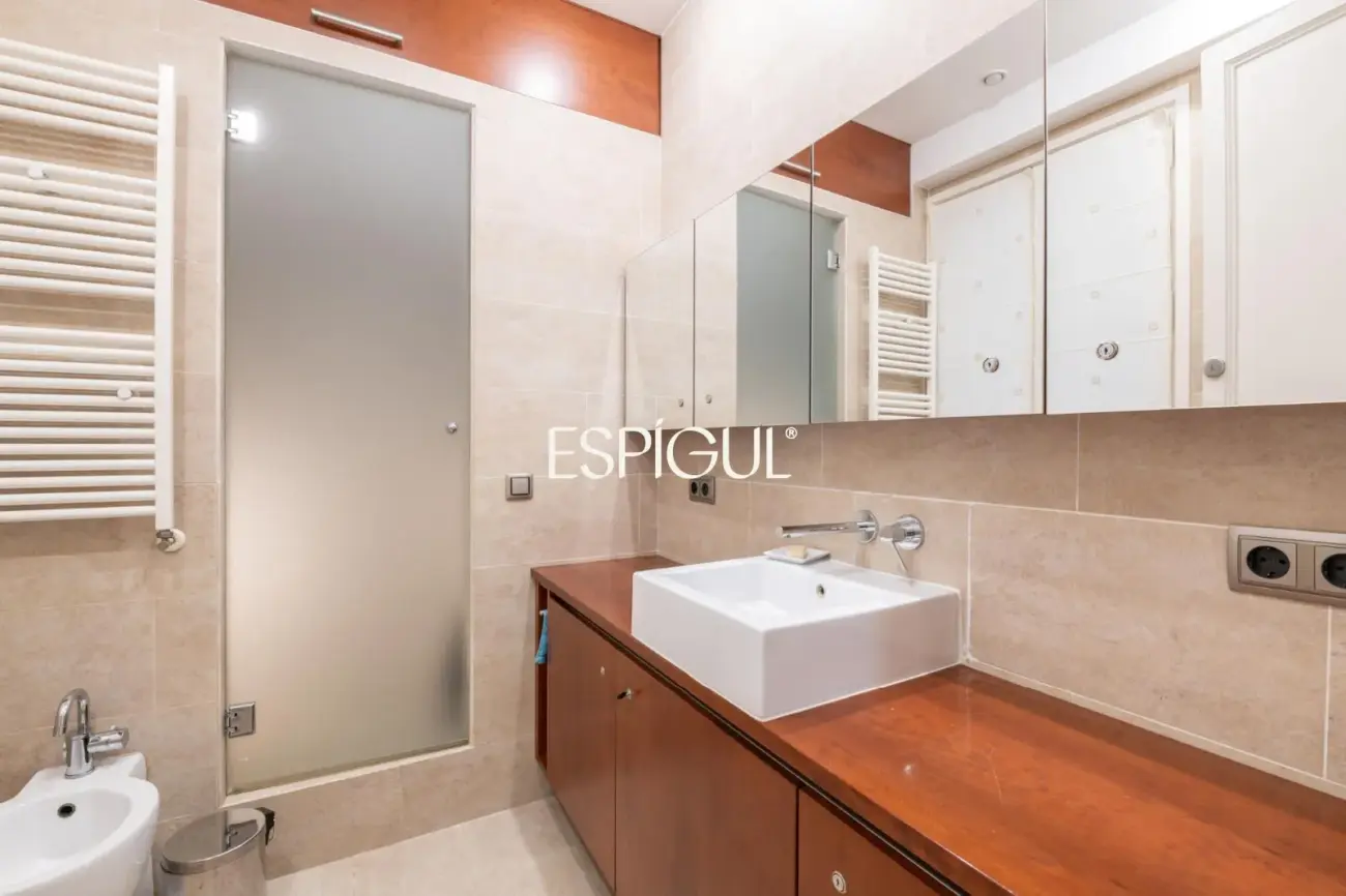 Piso alto y luminoso en finca regia de l’Antiga Esquerra de l’ Eixample