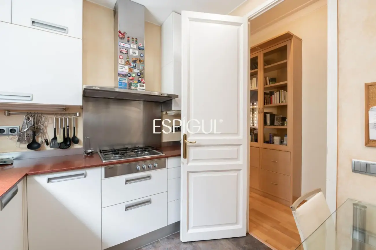 Piso alto y luminoso en finca regia de l’Antiga Esquerra de l’ Eixample