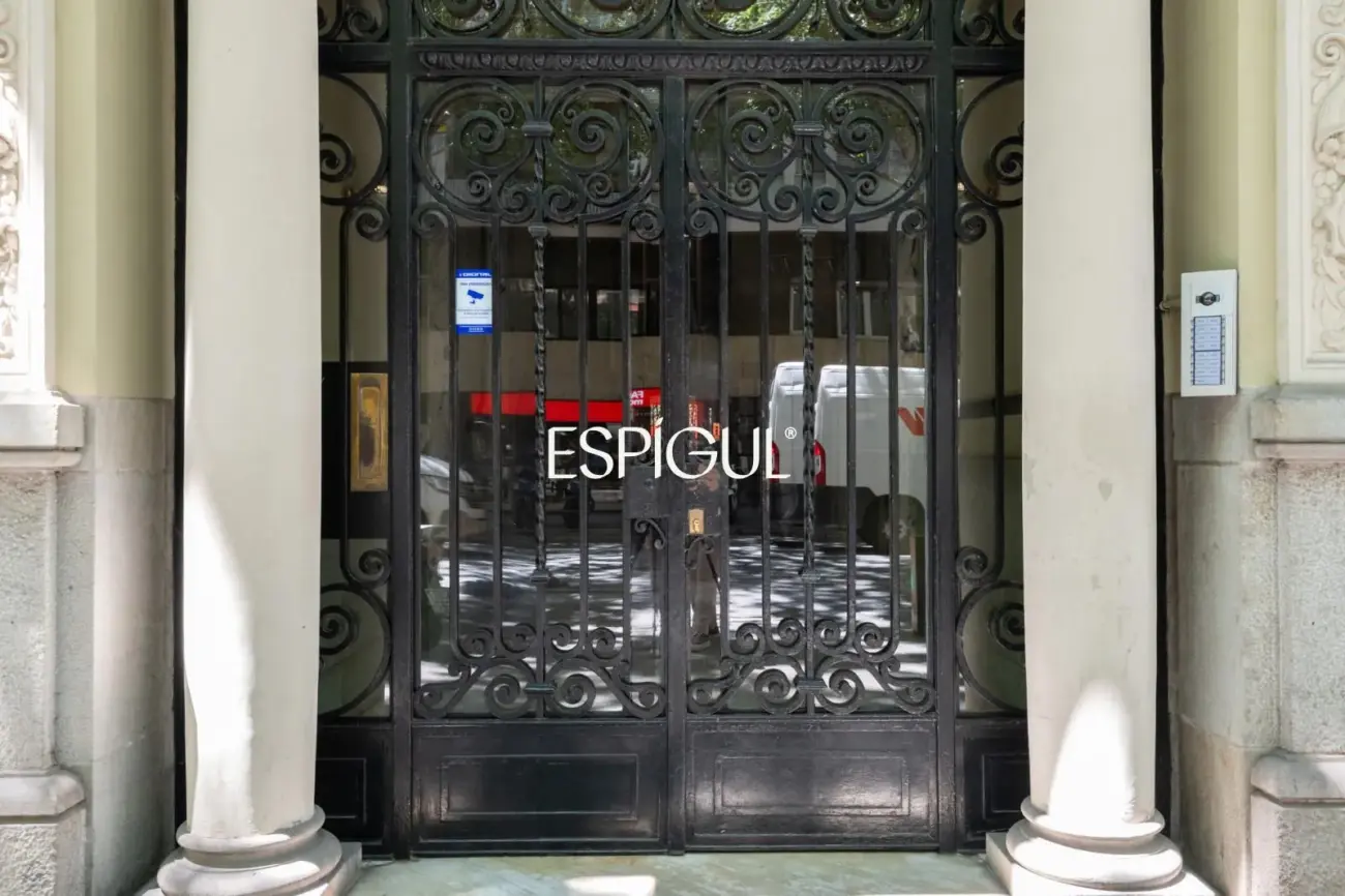 Piso alto y luminoso en finca regia de l’Antiga Esquerra de l’ Eixample