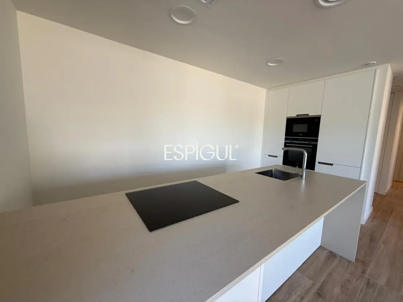 Piso en alquiler tres habitaciones en Domeny