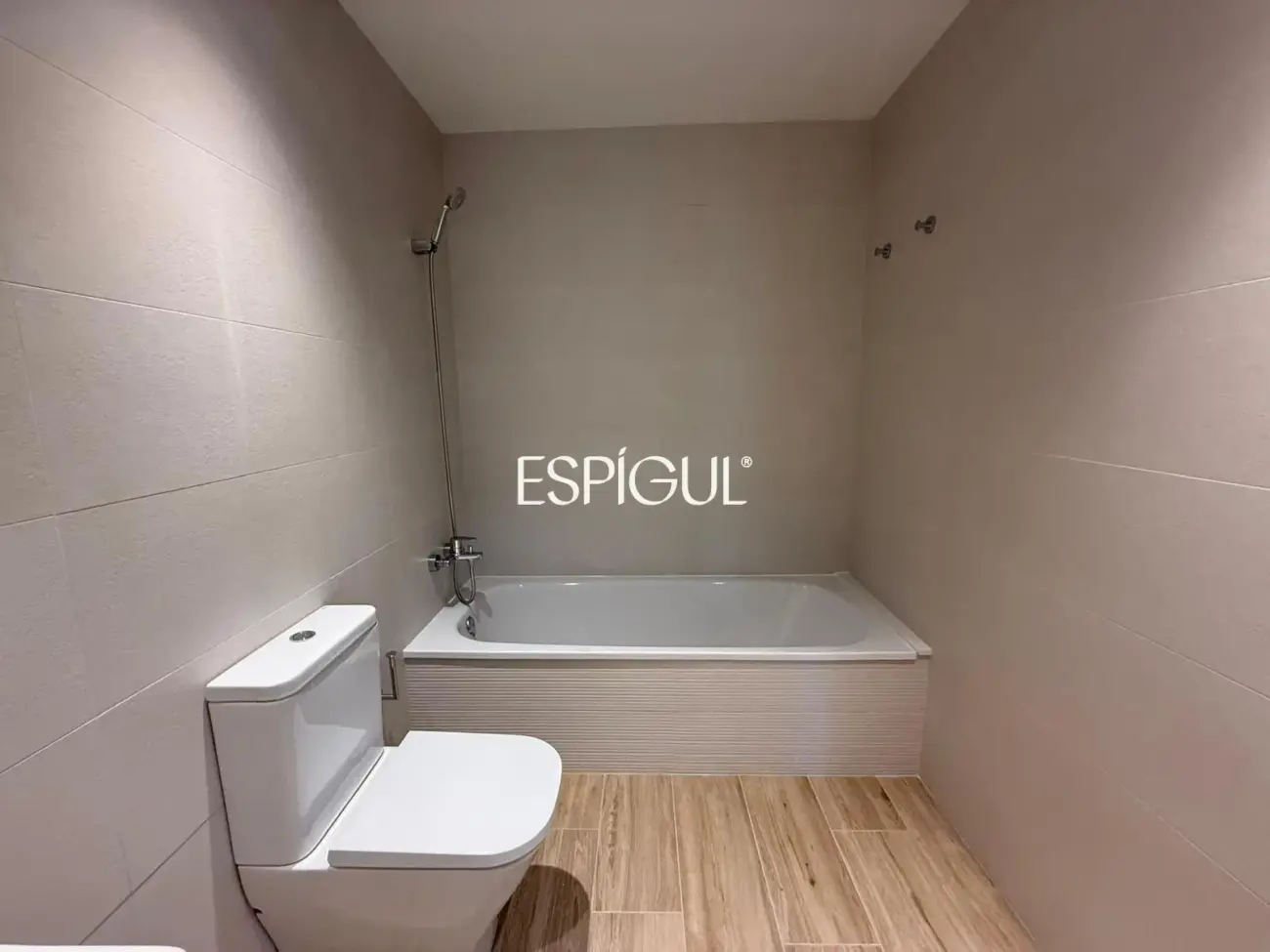 Piso en alquiler tres habitaciones en Domeny