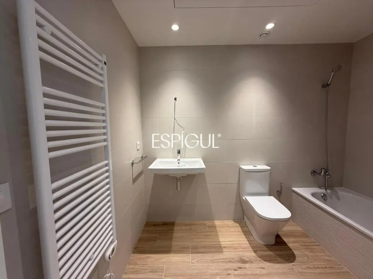 Piso en alquiler tres habitaciones en Domeny