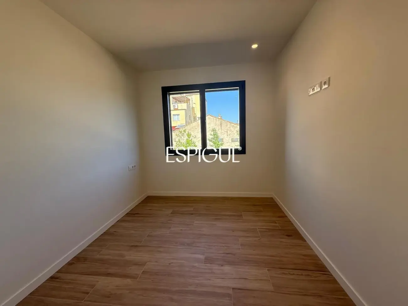 Piso en alquiler tres habitaciones en Domeny