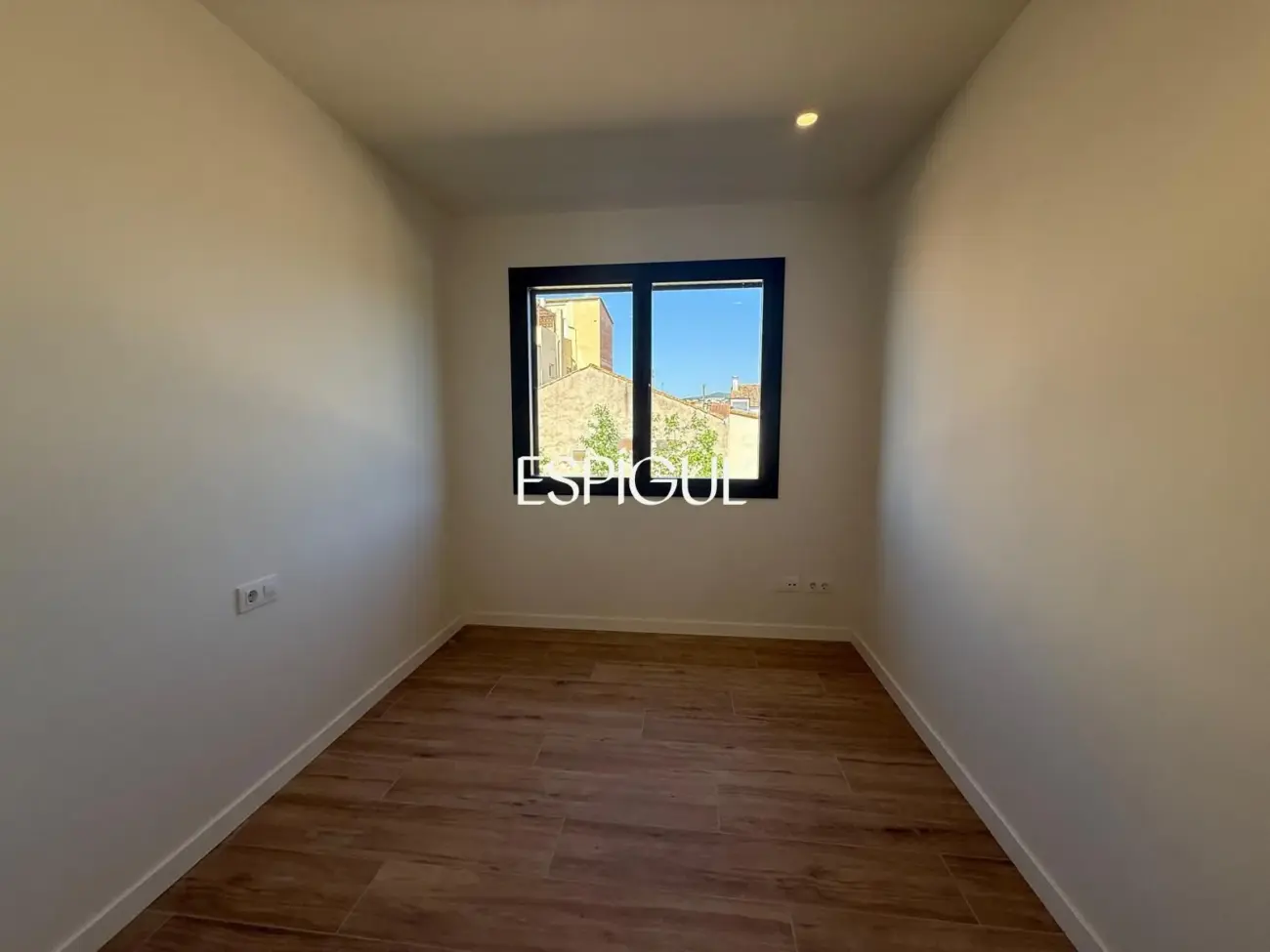 Piso en alquiler tres habitaciones en Domeny