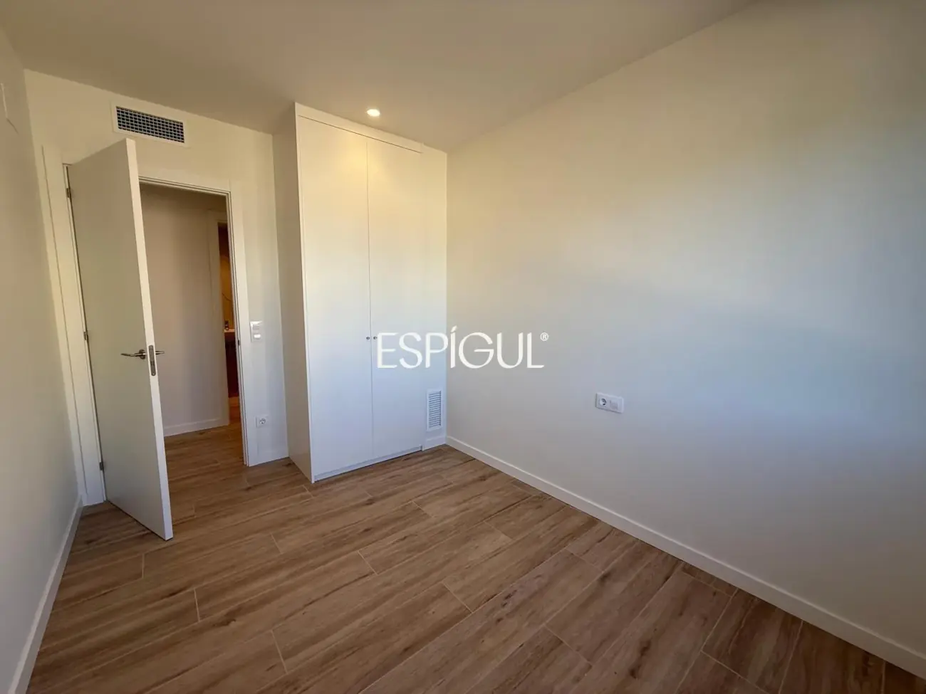 Piso en alquiler tres habitaciones en Domeny