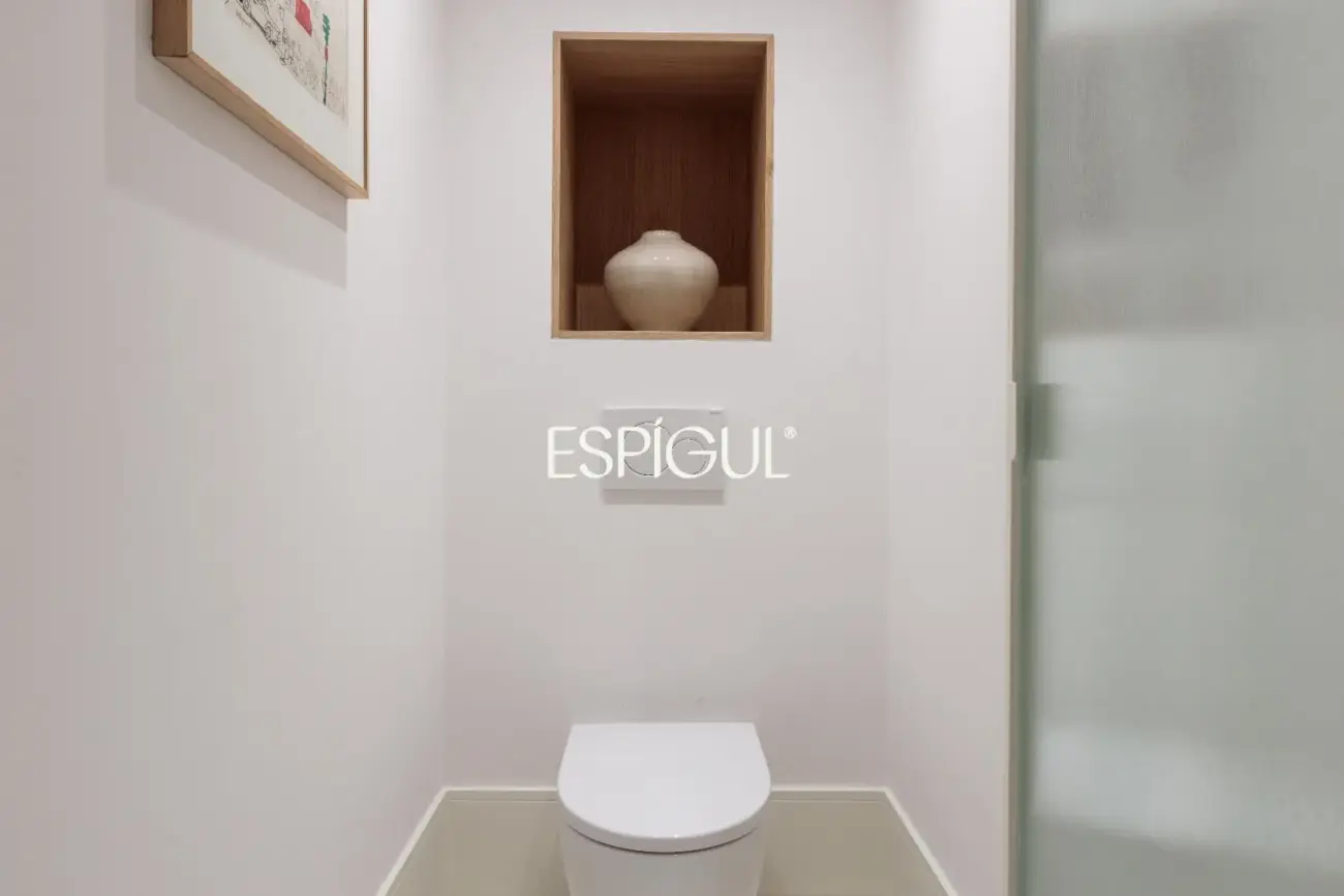 Piso en venta exterior con 6 balcones a la calle en Palacio