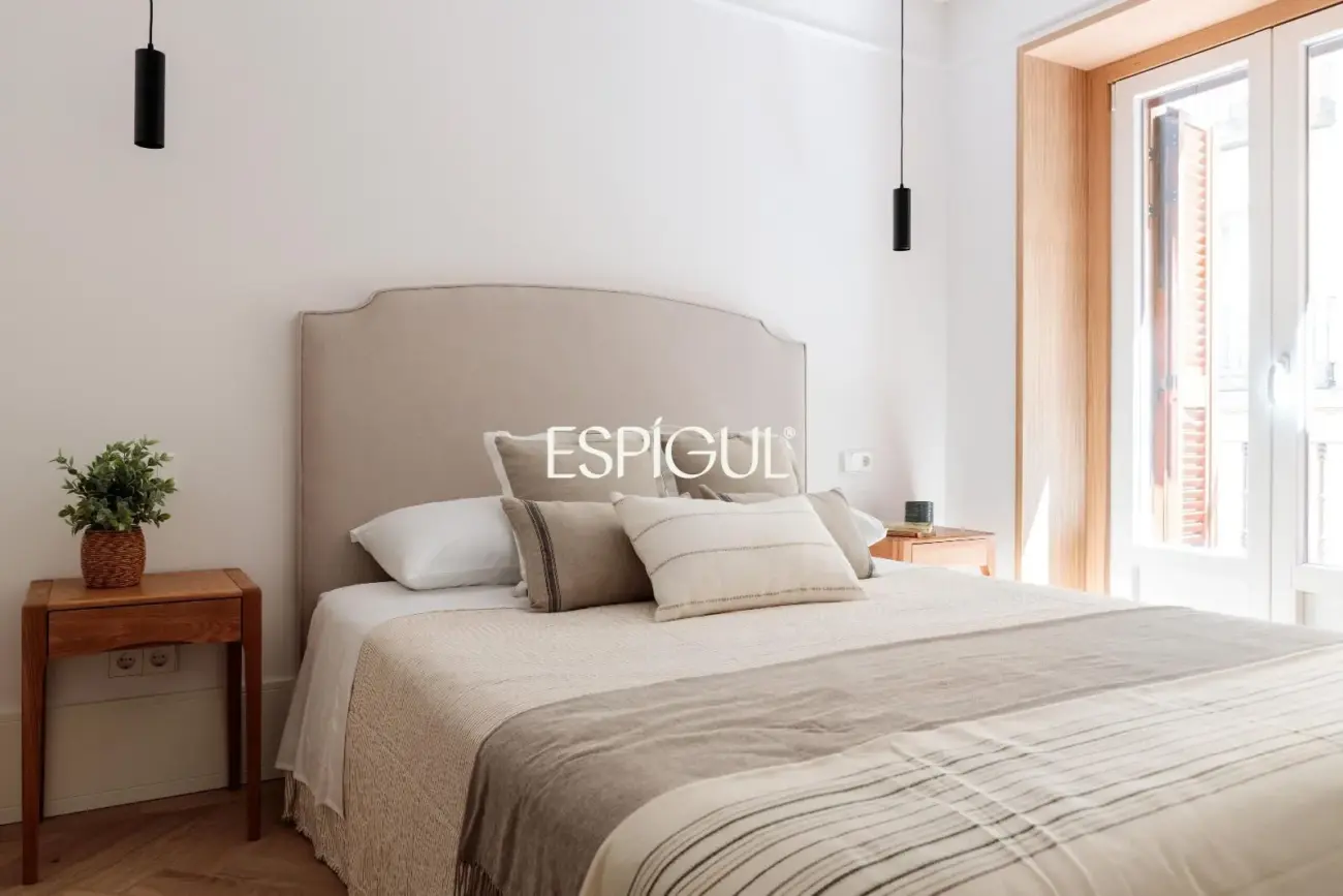Piso en venta exterior con 6 balcones a la calle en Palacio