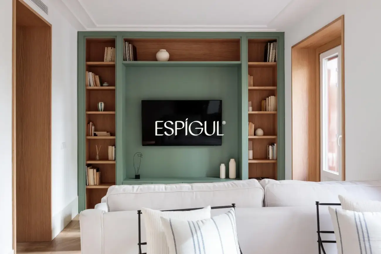 Piso en venta exterior con 6 balcones a la calle en Palacio