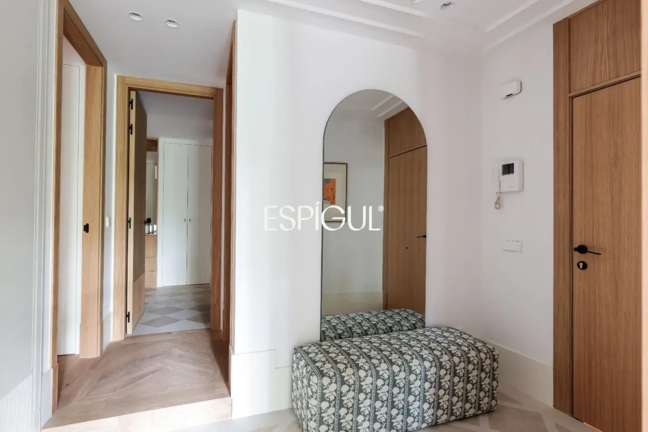 Piso en venta exterior con 6 balcones a la calle en Palacio
