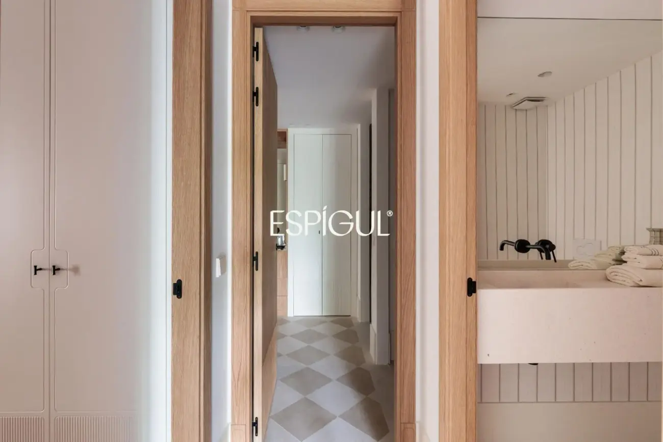 Piso en venta exterior con 6 balcones a la calle en Palacio