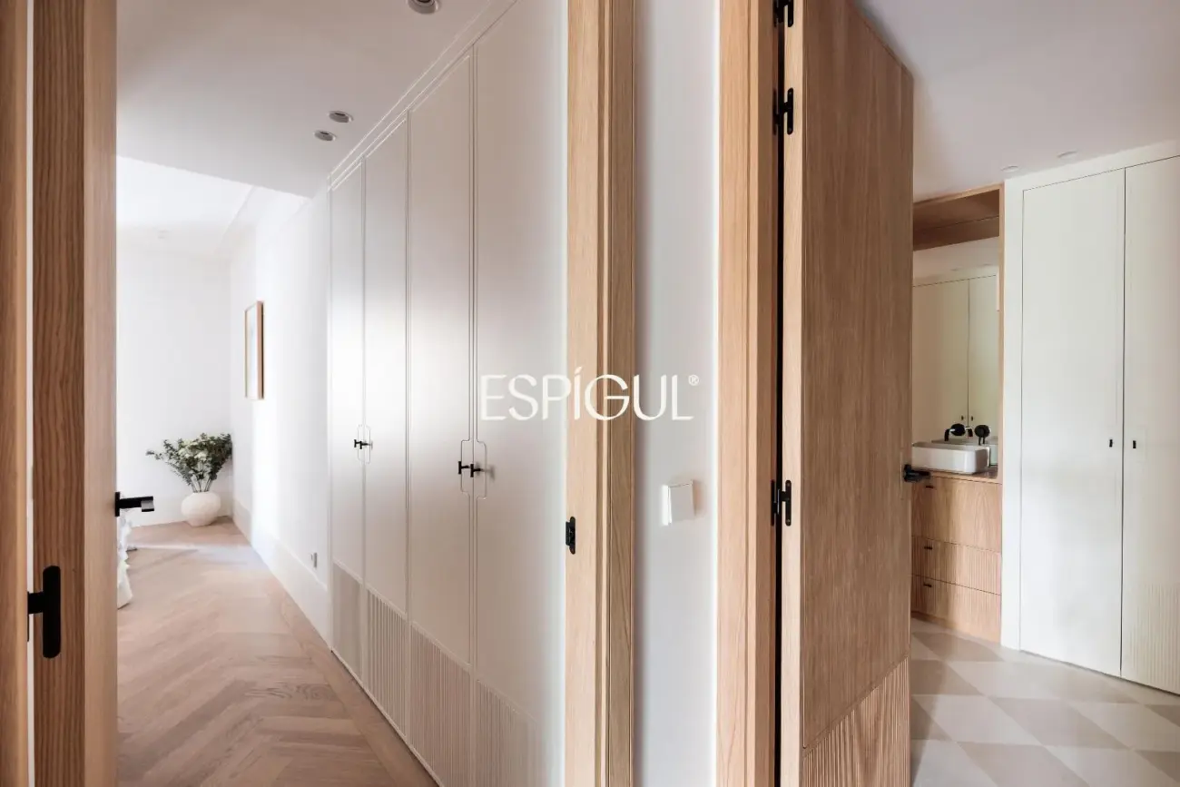 Piso en venta exterior con 6 balcones a la calle en Palacio