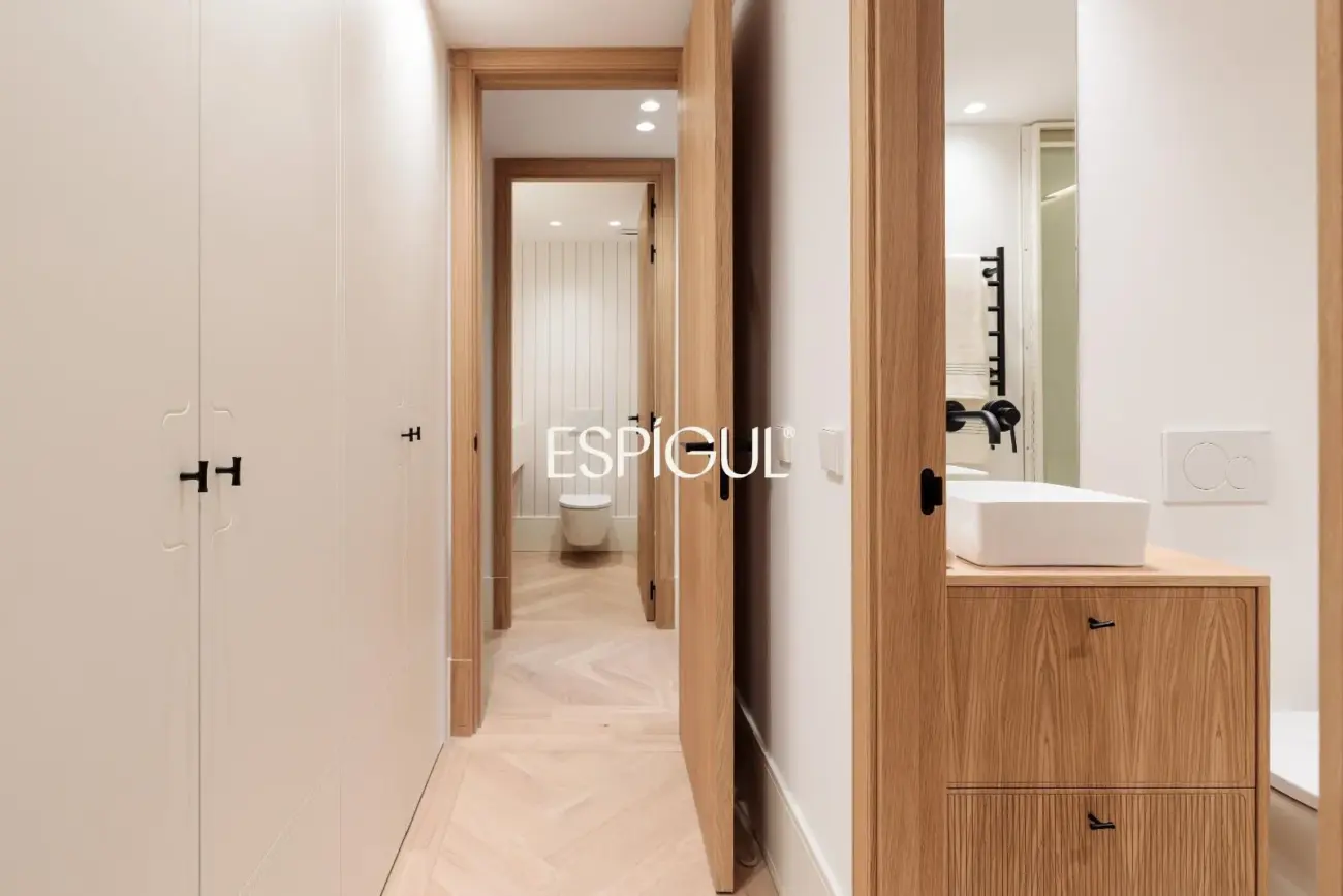 Piso en venta exterior con 6 balcones a la calle en Palacio