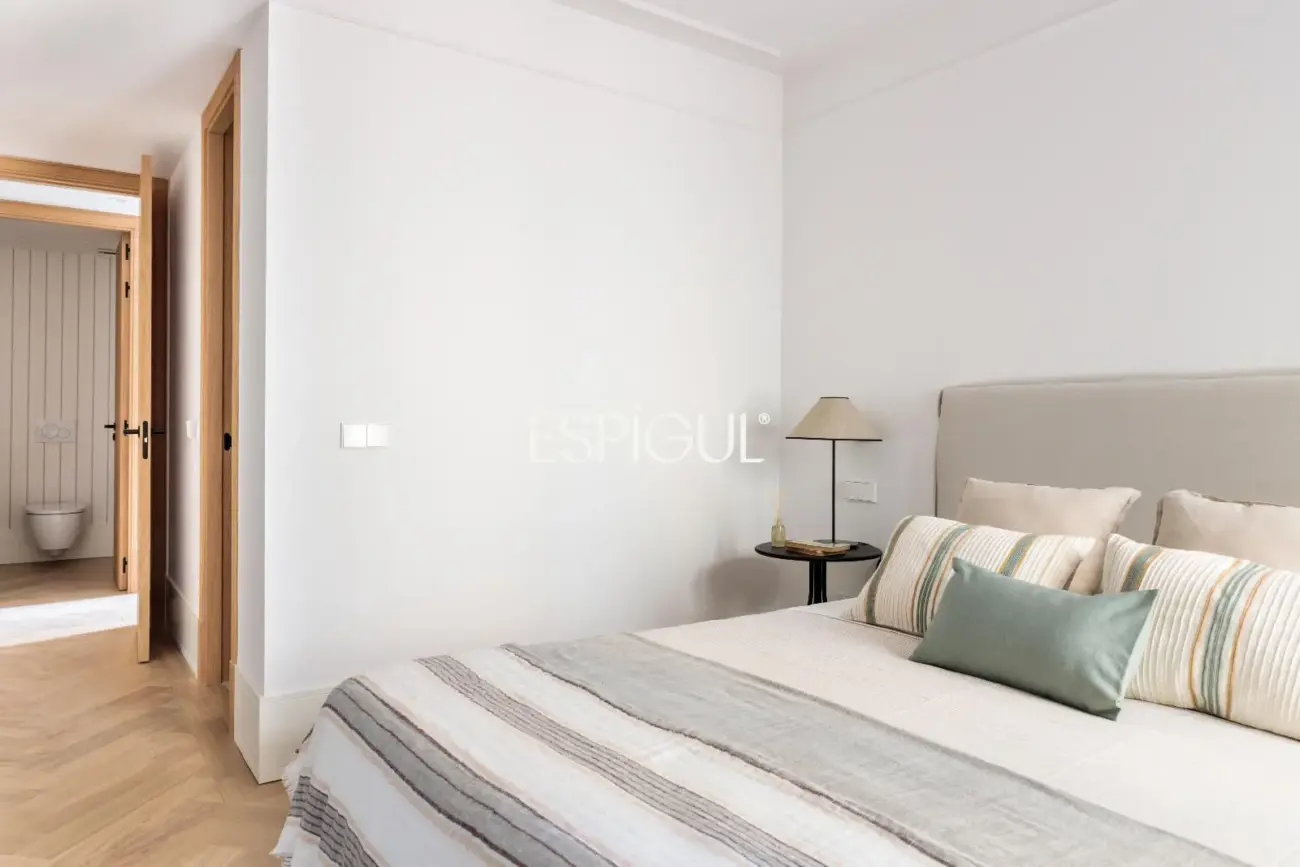 Piso en venta exterior con 6 balcones a la calle en Palacio