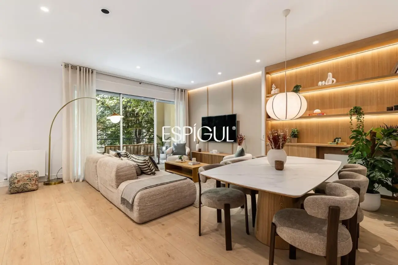 Piso en venta exterior con terraza en Calle Orense, Tetuán