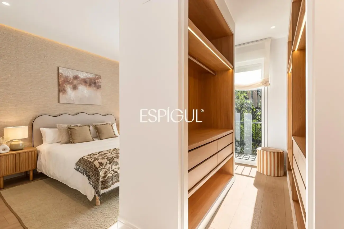 Piso en venta exterior con terraza en Calle Orense, Tetuán