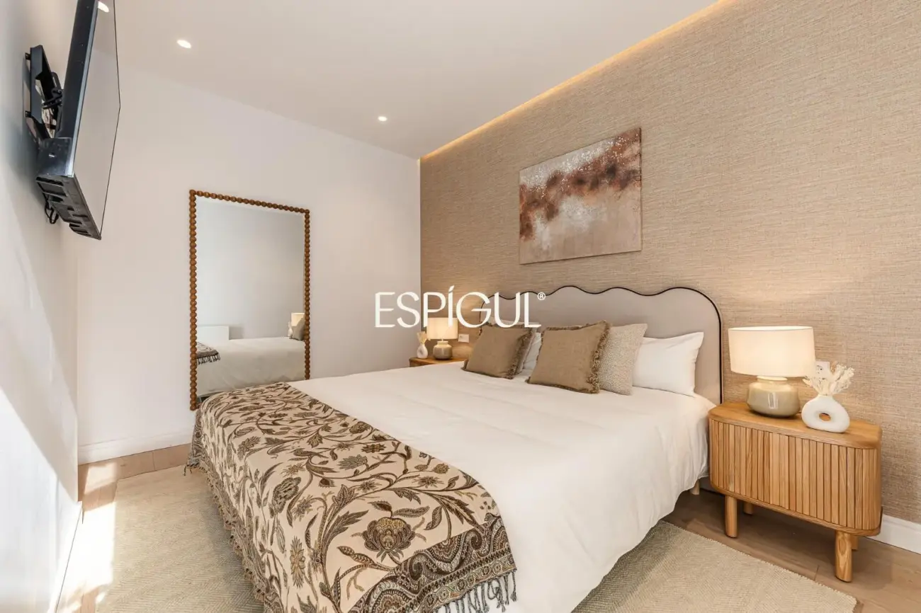 Piso en venta exterior con terraza en Calle Orense, Tetuán