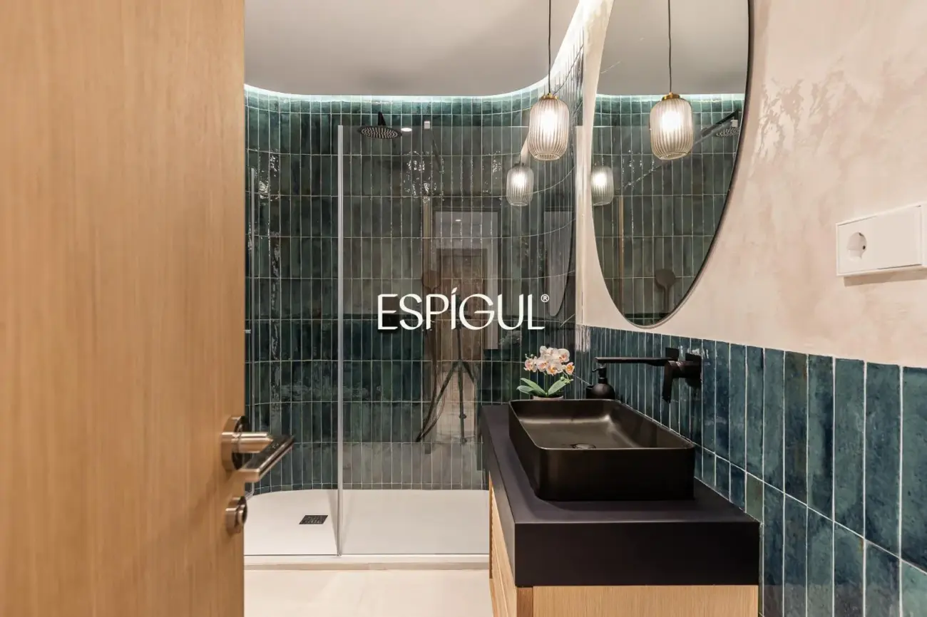 Piso en venta exterior con terraza en Calle Orense, Tetuán