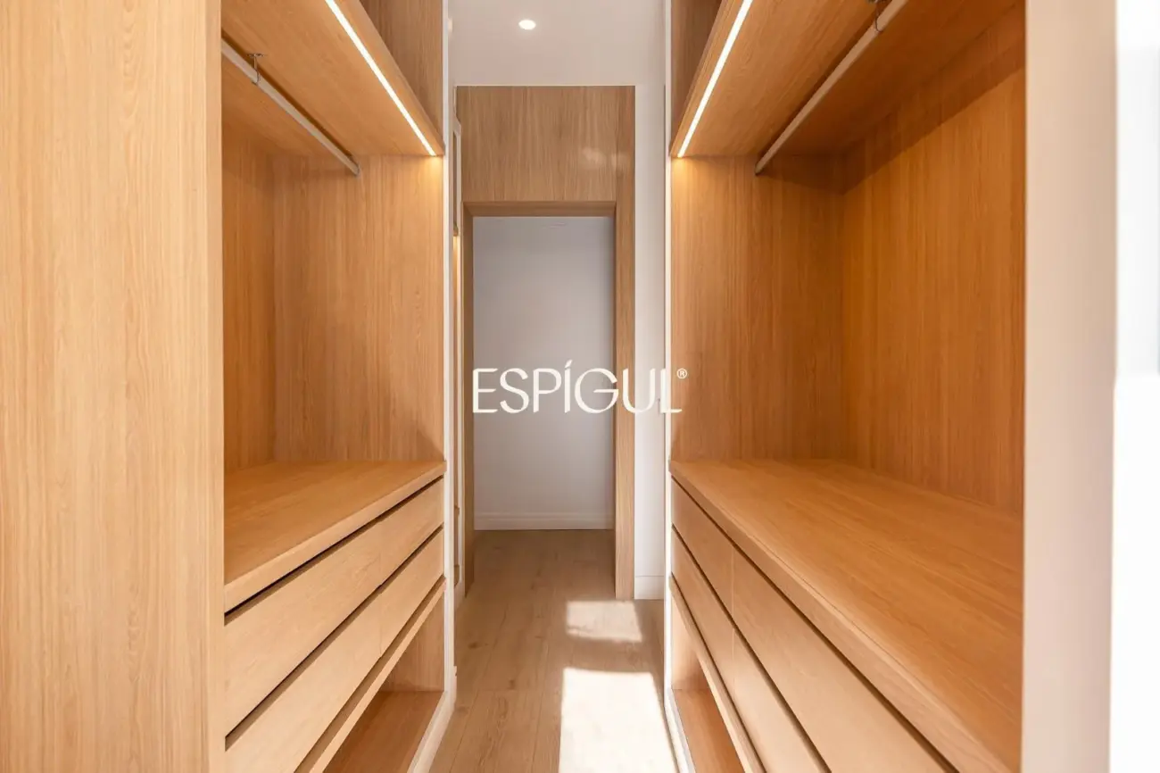 Piso en venta exterior con terraza en Calle Orense, Tetuán