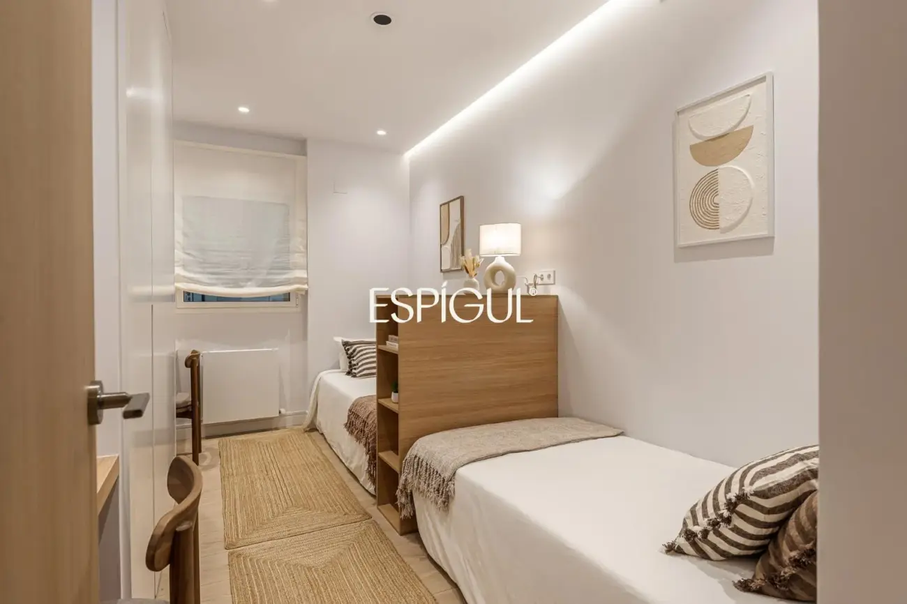 Piso en venta exterior con terraza en Calle Orense, Tetuán