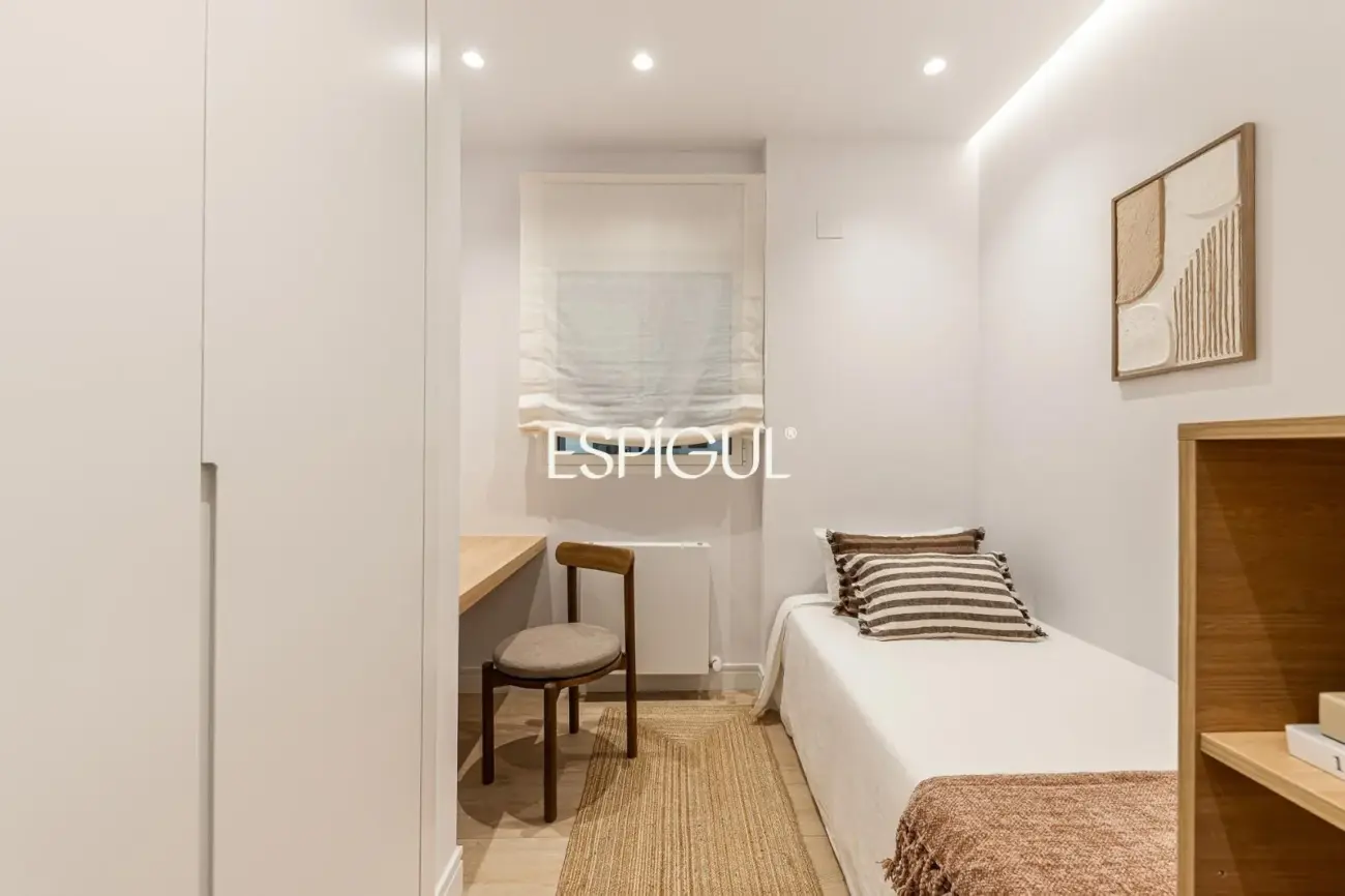 Piso en venta exterior con terraza en Calle Orense, Tetuán