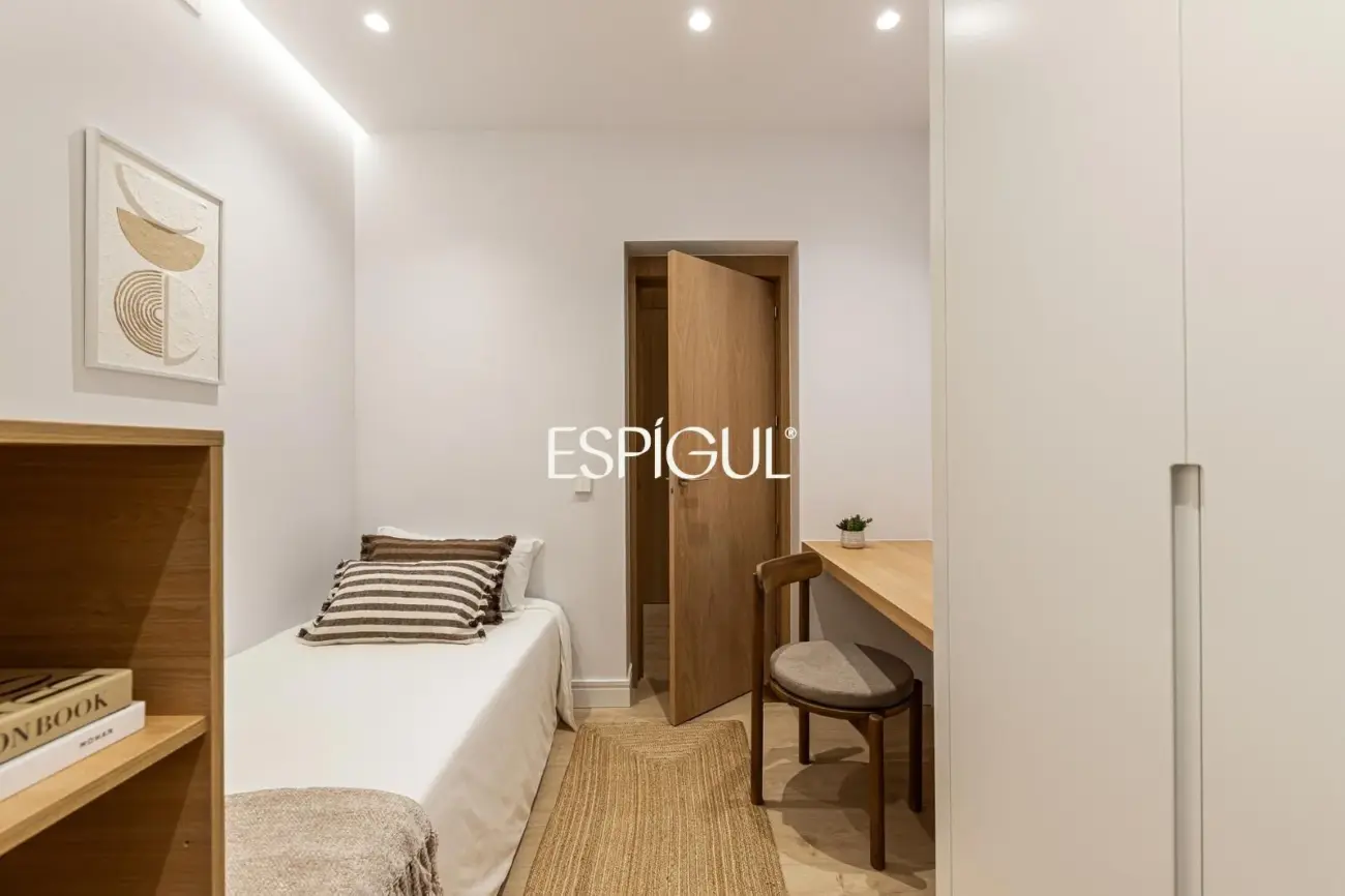 Piso en venta exterior con terraza en Calle Orense, Tetuán