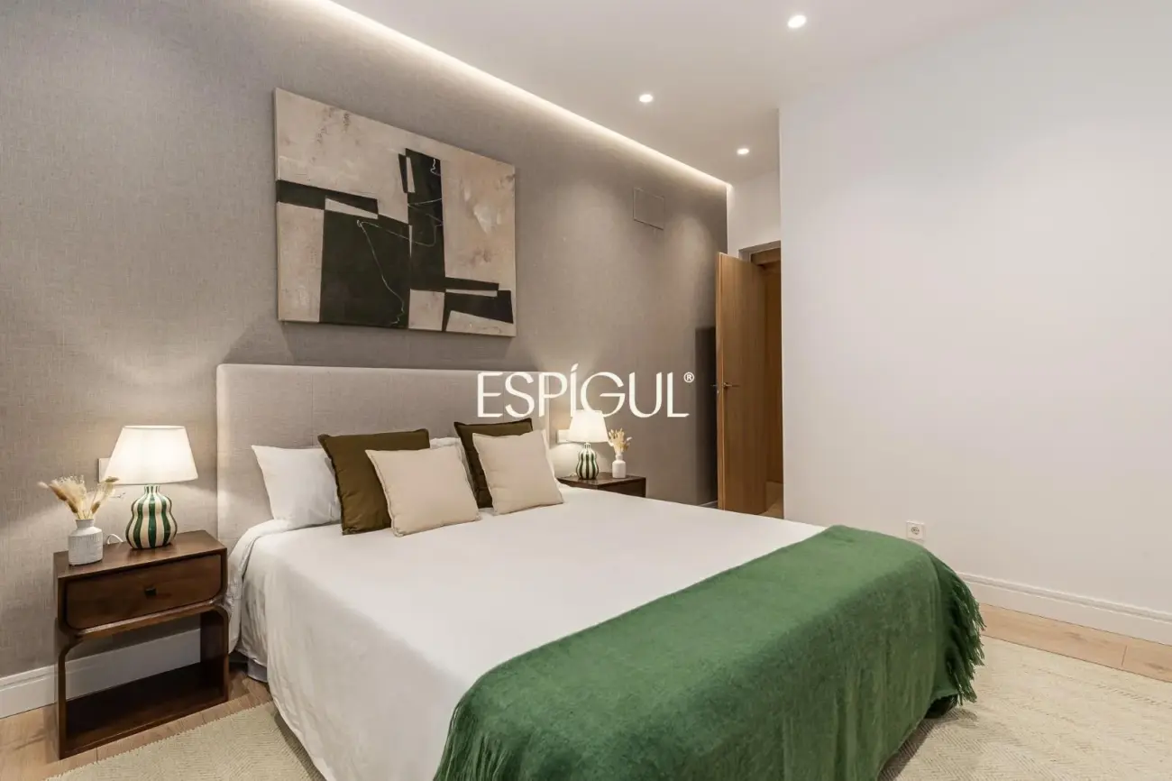 Piso en venta exterior con terraza en Calle Orense, Tetuán