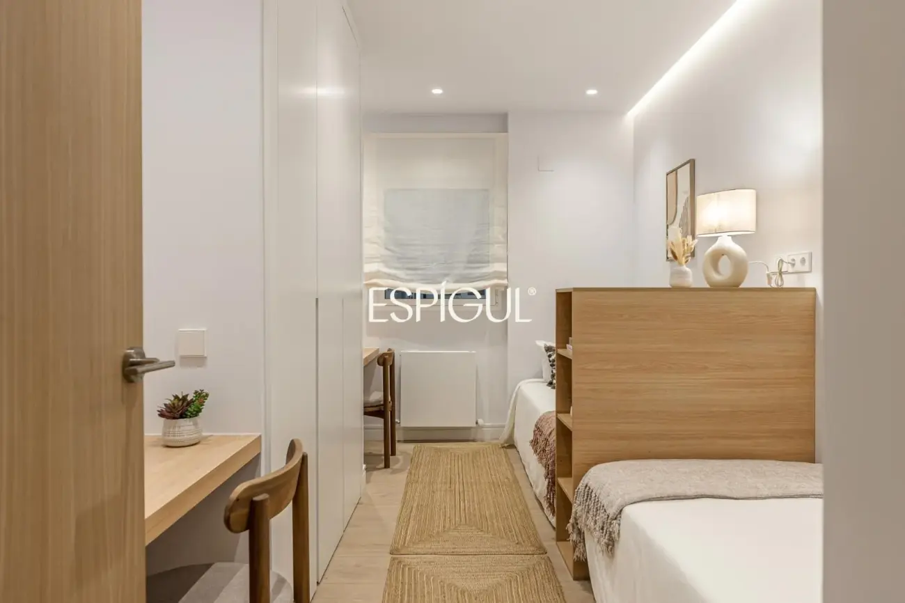 Piso en venta exterior con terraza en Calle Orense, Tetuán