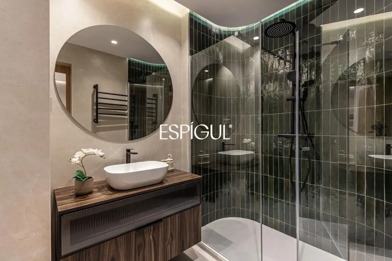 Piso en venta exterior con terraza en Calle Orense, Tetuán