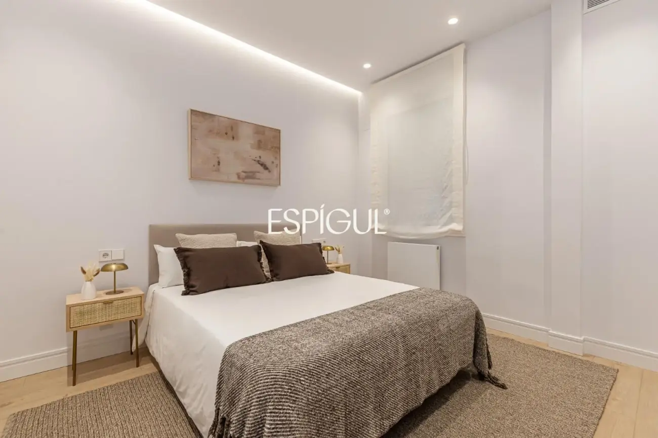 Piso en venta exterior con terraza en Calle Orense, Tetuán