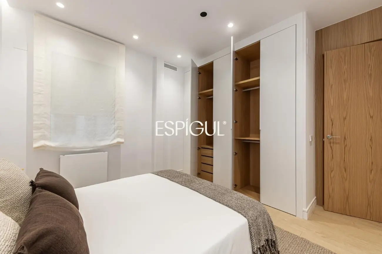 Piso en venta exterior con terraza en Calle Orense, Tetuán
