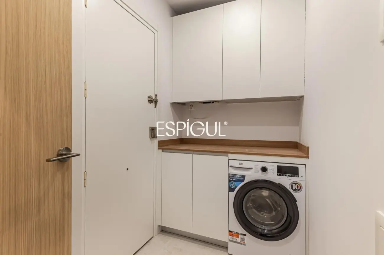 Piso en venta exterior con terraza en Calle Orense, Tetuán
