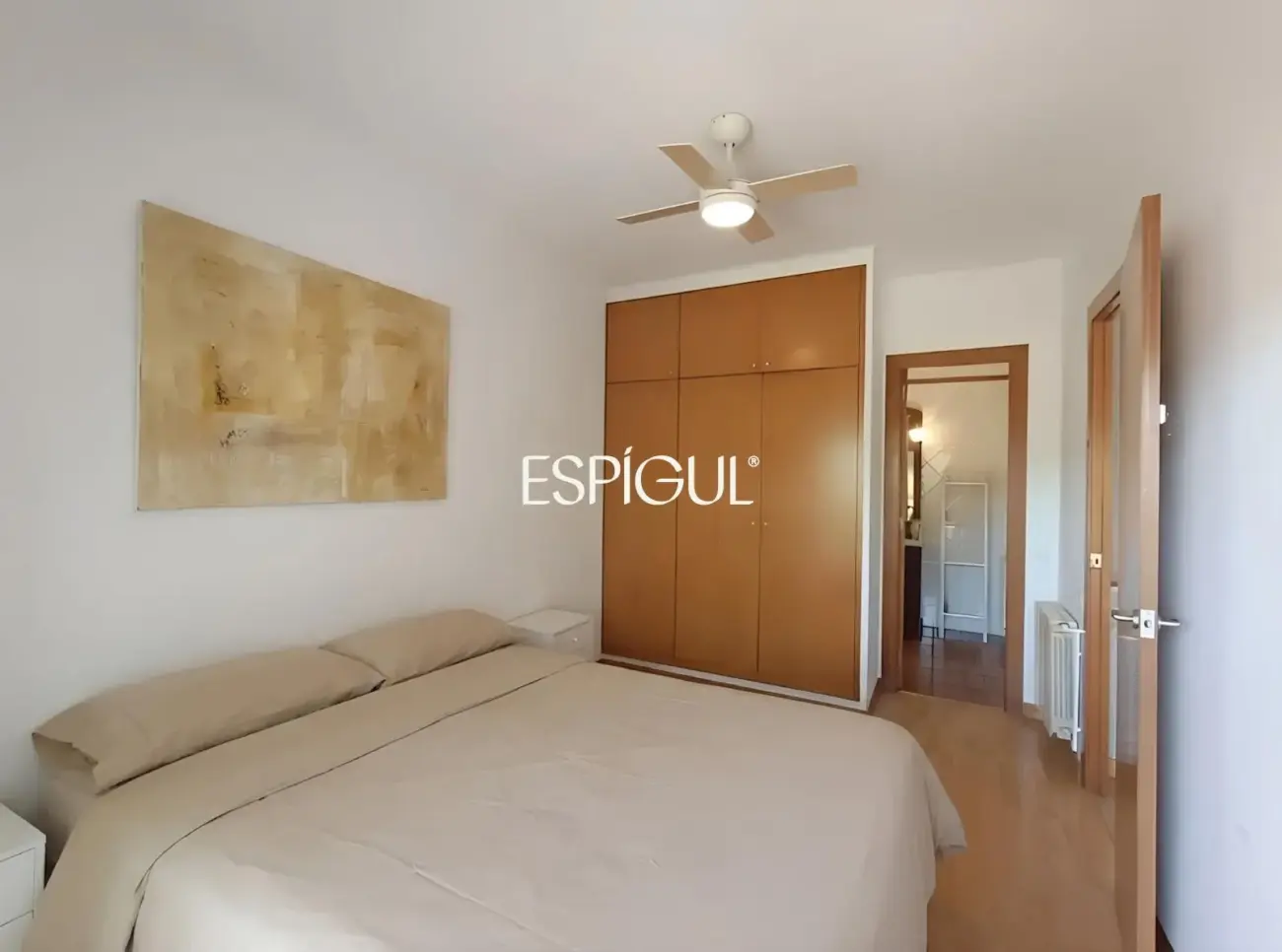 Piso reformado con terraza, vistas al mar y piscina comunitaria en el centro de Alella