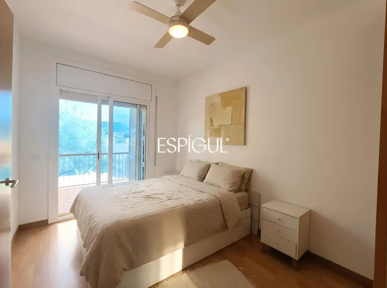 Piso reformado con terraza, vistas al mar y piscina comunitaria en el centro de Alella