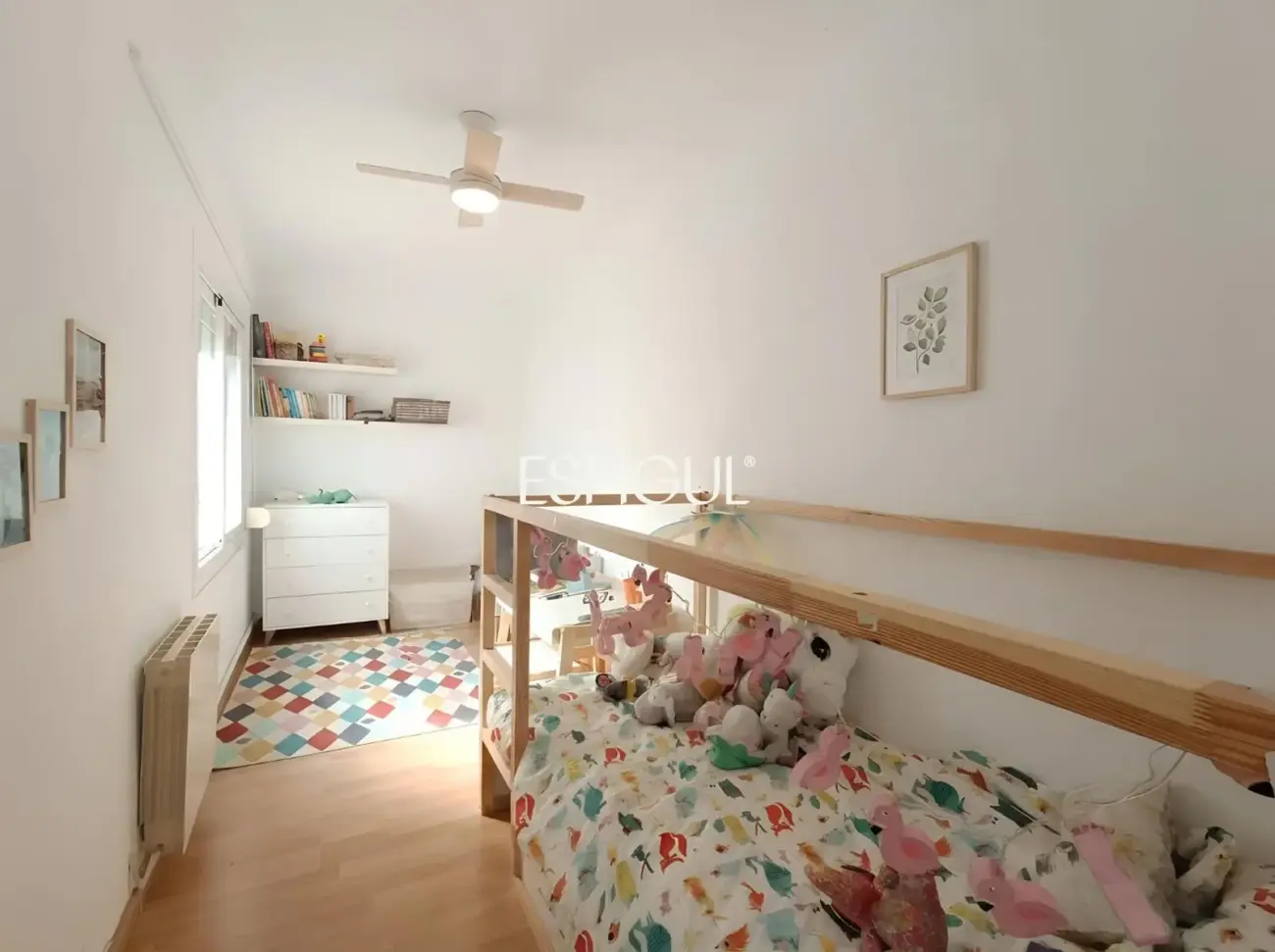 Piso reformado con terraza, vistas al mar y piscina comunitaria en el centro de Alella