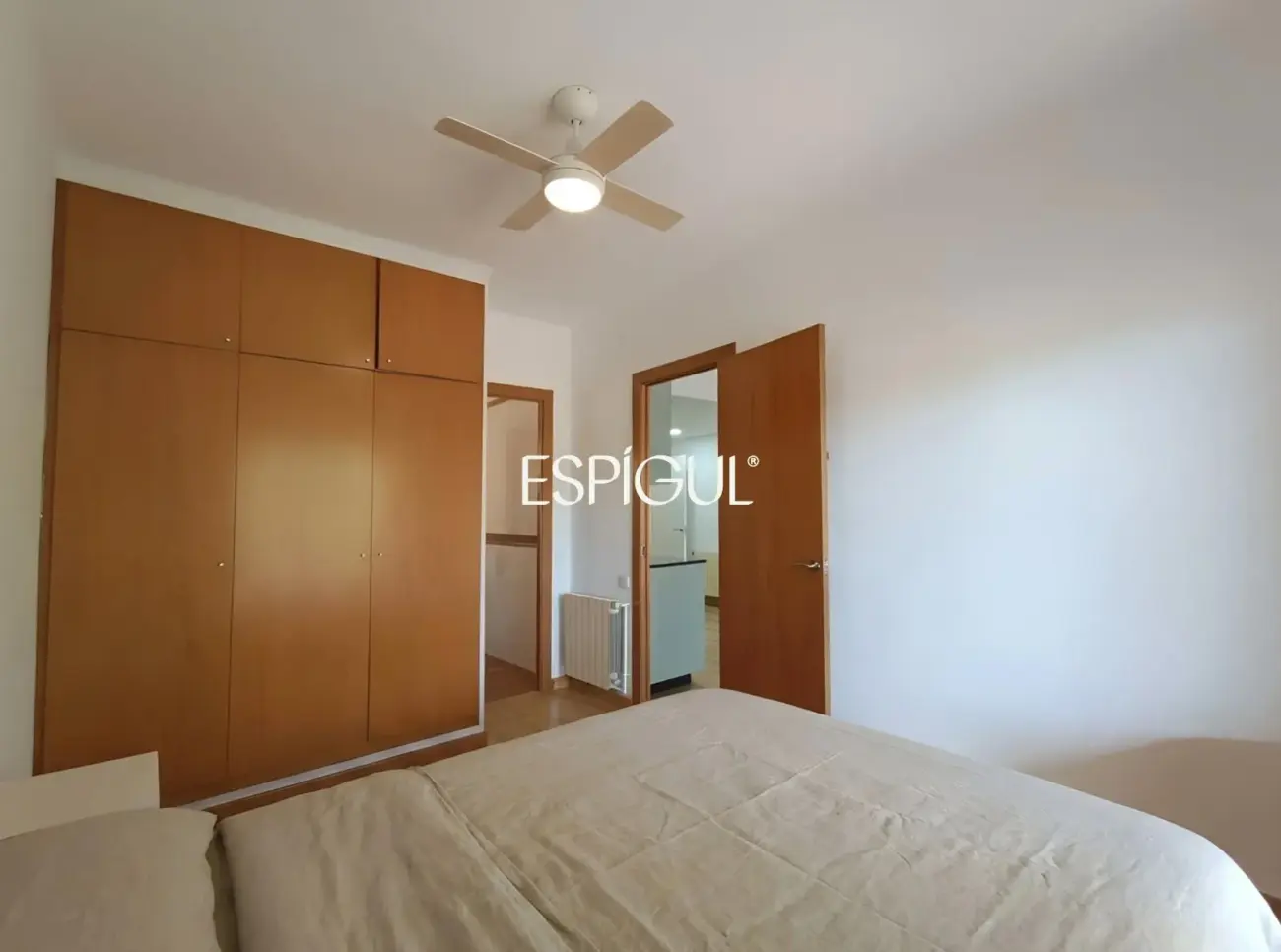 Piso reformado con terraza, vistas al mar y piscina comunitaria en el centro de Alella