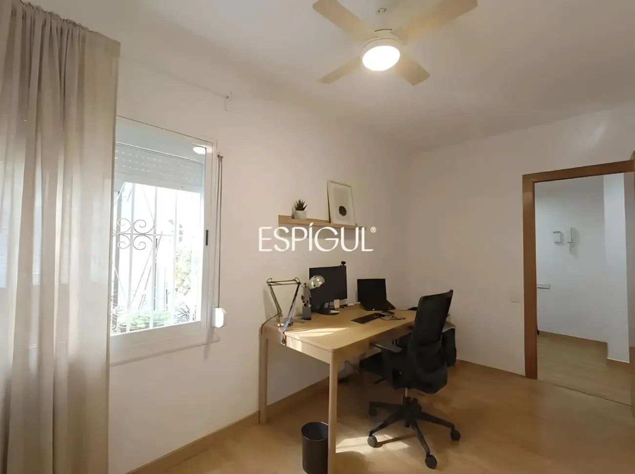 Piso reformado con terraza, vistas al mar y piscina comunitaria en el centro de Alella