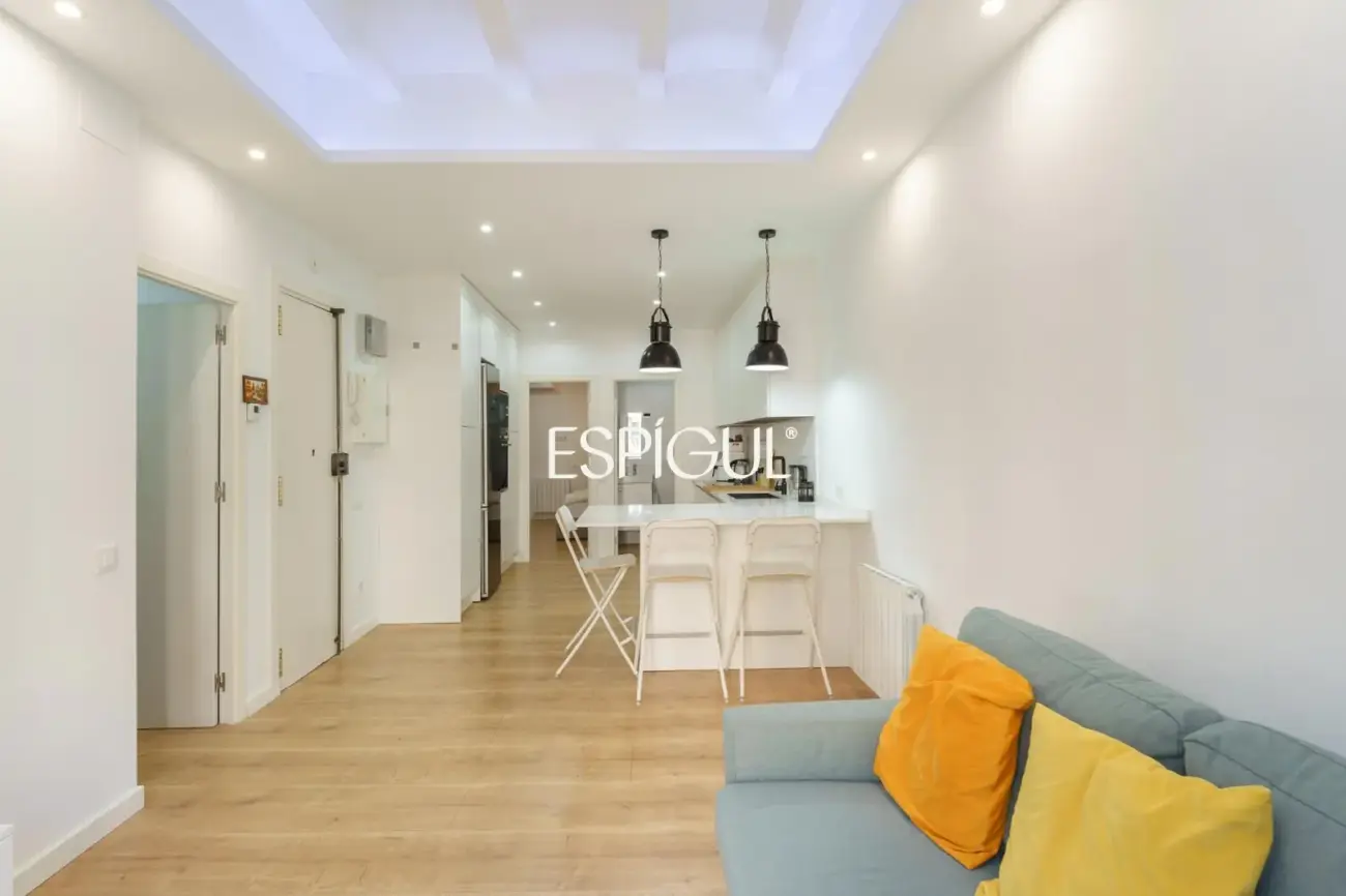 Vivienda reformada con balcón en finca regia en Sant Antoni